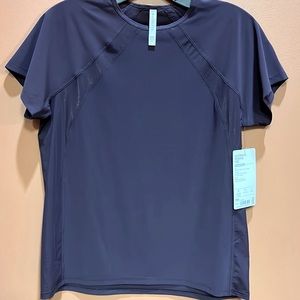 NWT Athleta Ultimate Hybrid Tee in purple. Size XXS.
